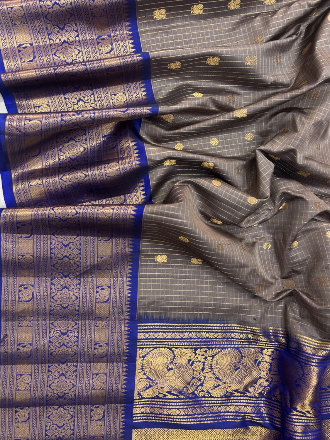 Grey Royal Blue Contrast Pure Gadwal Handloom Silk Saree