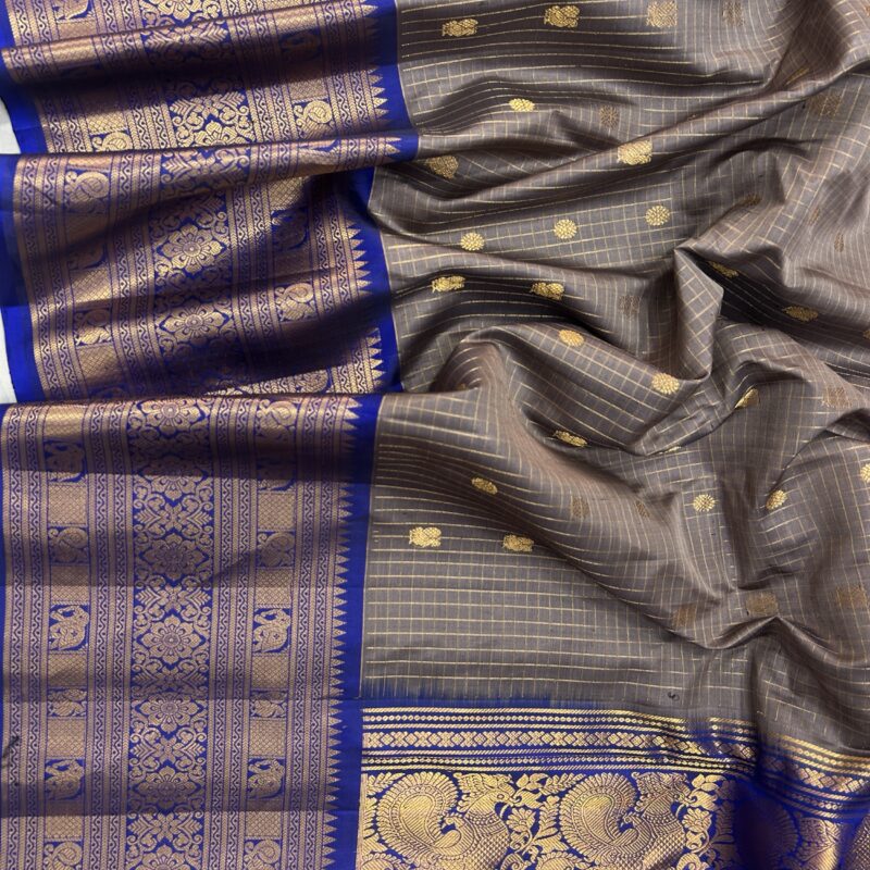 Grey Royal Blue Contrast Pure Gadwal Handloom Silk Saree - view 5
