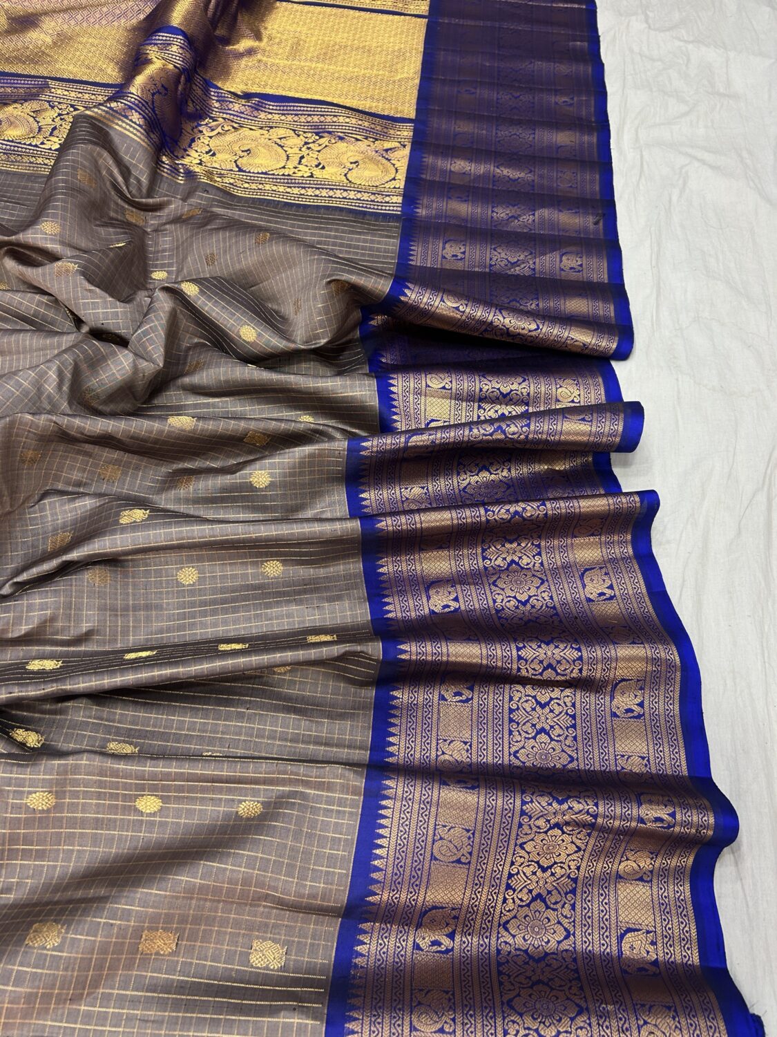 Grey Royal Blue Contrast Pure Gadwal Handloom Silk Saree