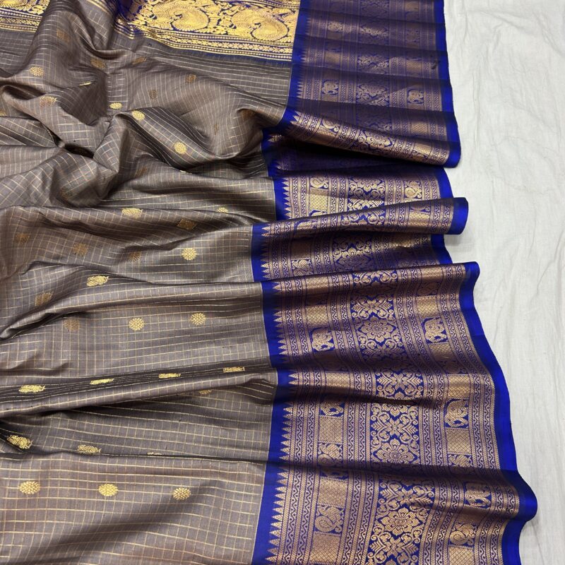 Grey Royal Blue Contrast Pure Gadwal Handloom Silk Saree - view 6