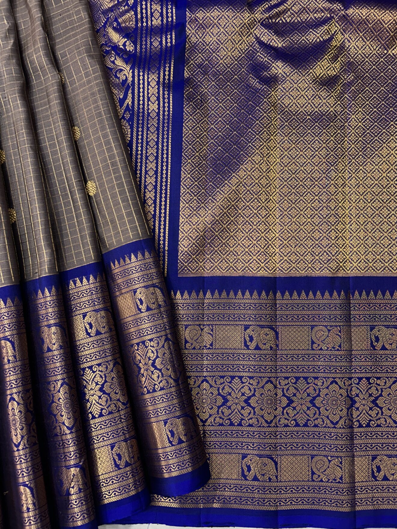 Grey Royal Blue Contrast Pure Gadwal Handloom Silk Saree