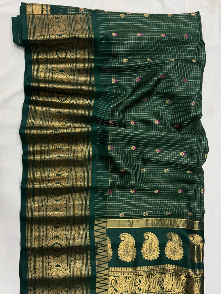 Bottle Green Pure Gadwal Silk Saree - view 2