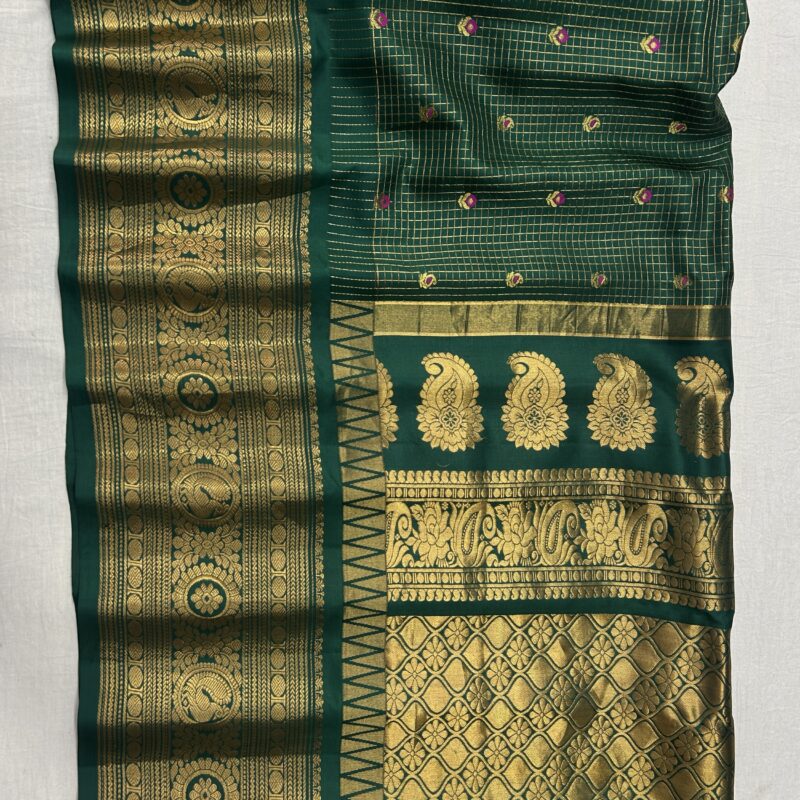 Bottle Green Pure Gadwal Silk Saree - view 4