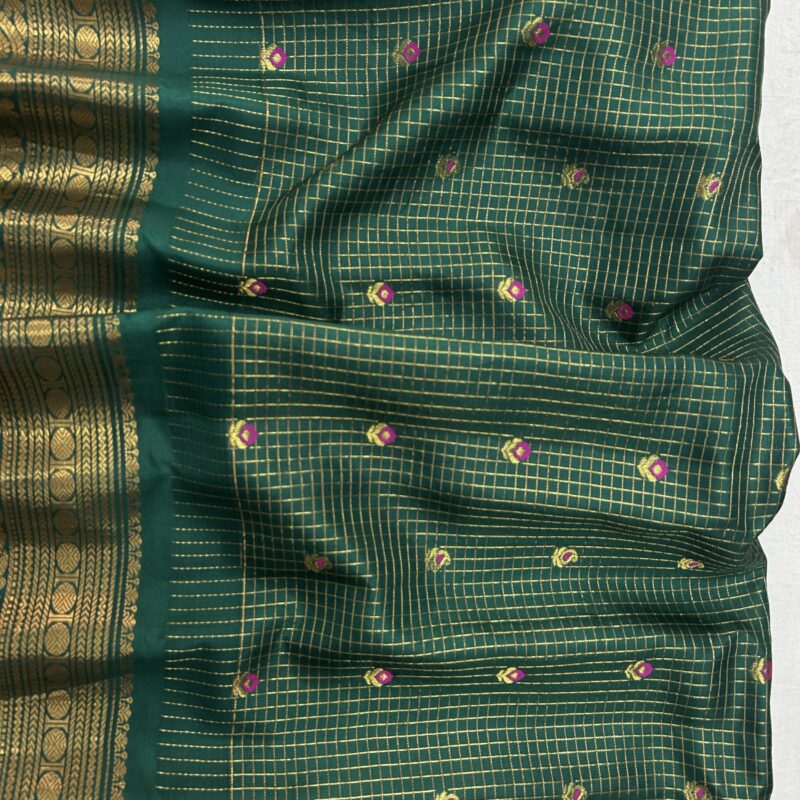 Bottle Green Pure Gadwal Silk Saree - view 3
