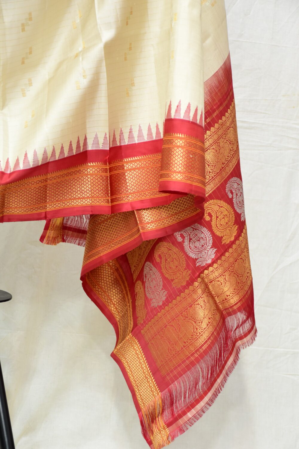 Ivory Pure Silk Handloom Dupatta with Red Temple Kuttu Border and Geometric Butta