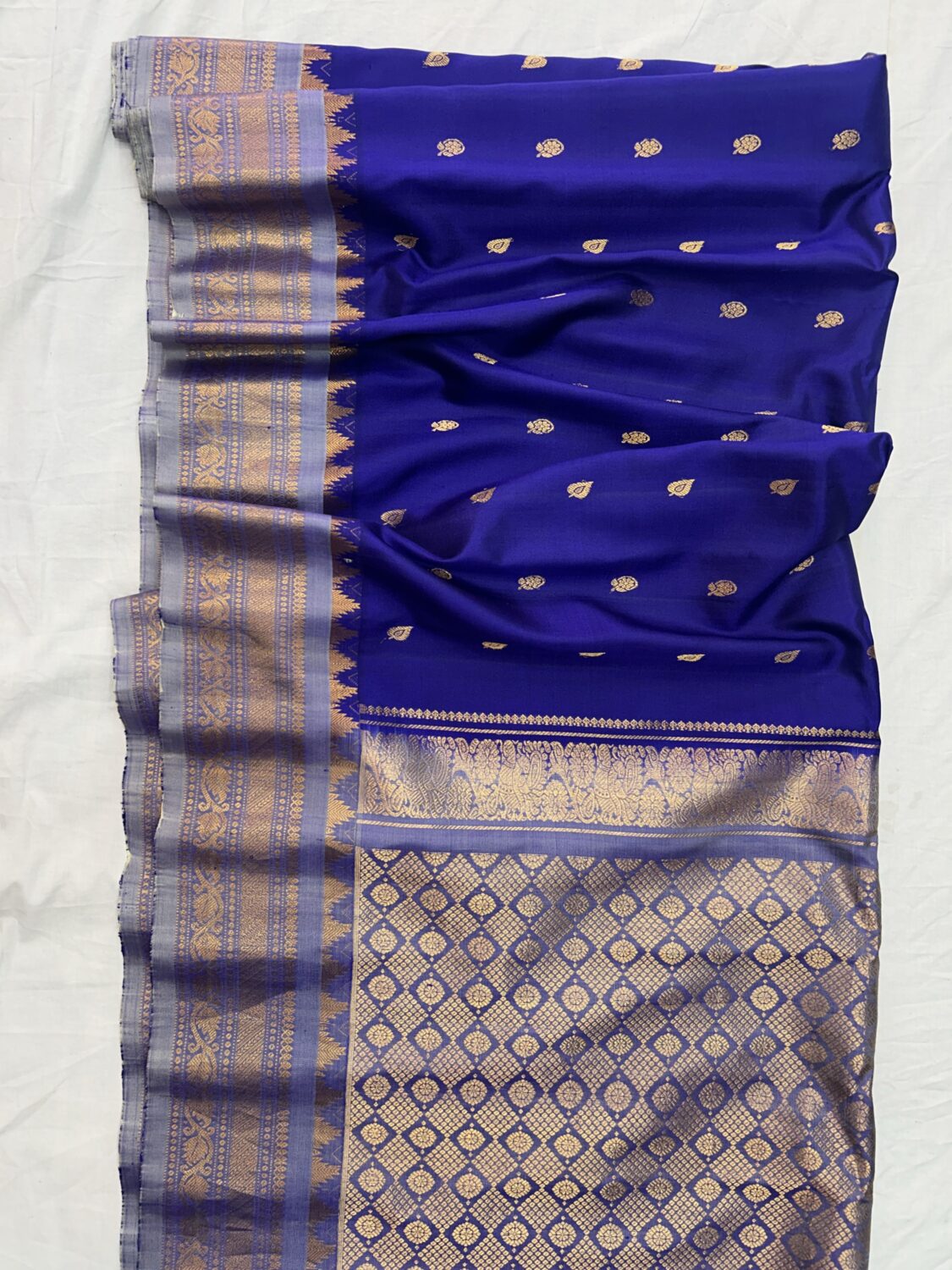 Royal Blue Pure Silk Handloom Gadwal Pattu Saree with Self Kuttu Border