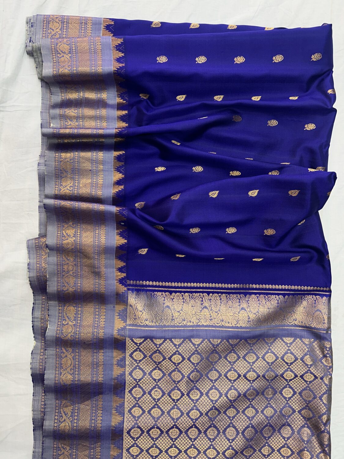 Royal Blue Pure Silk Handloom Gadwal Pattu Saree with Self Kuttu Border