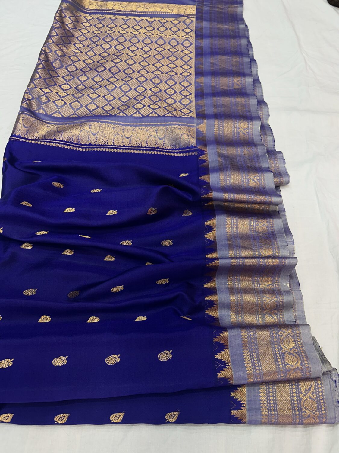 Royal Blue Pure Silk Handloom Gadwal Pattu Saree with Self Kuttu Border