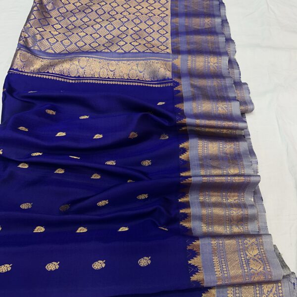 Royal Blue Pure Silk Handloom Gadwal Pattu Saree with Self Kuttu Border