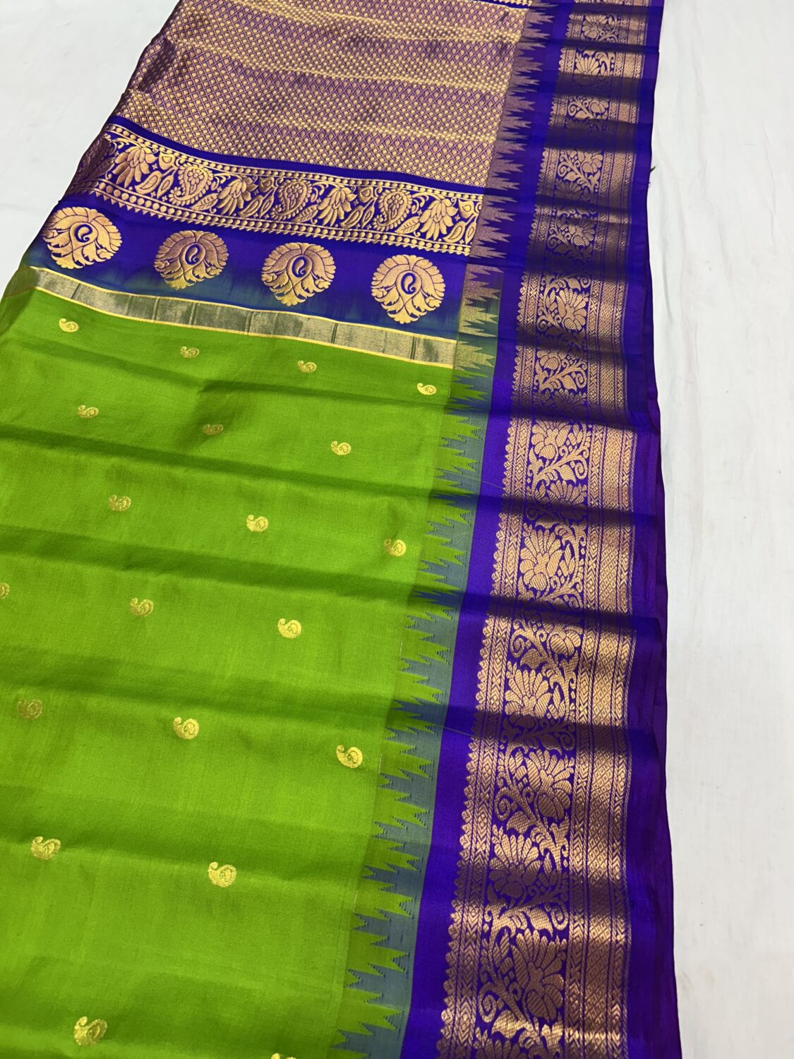 Parrot Green Violet Pallu Pure Silk Gadwal Saree