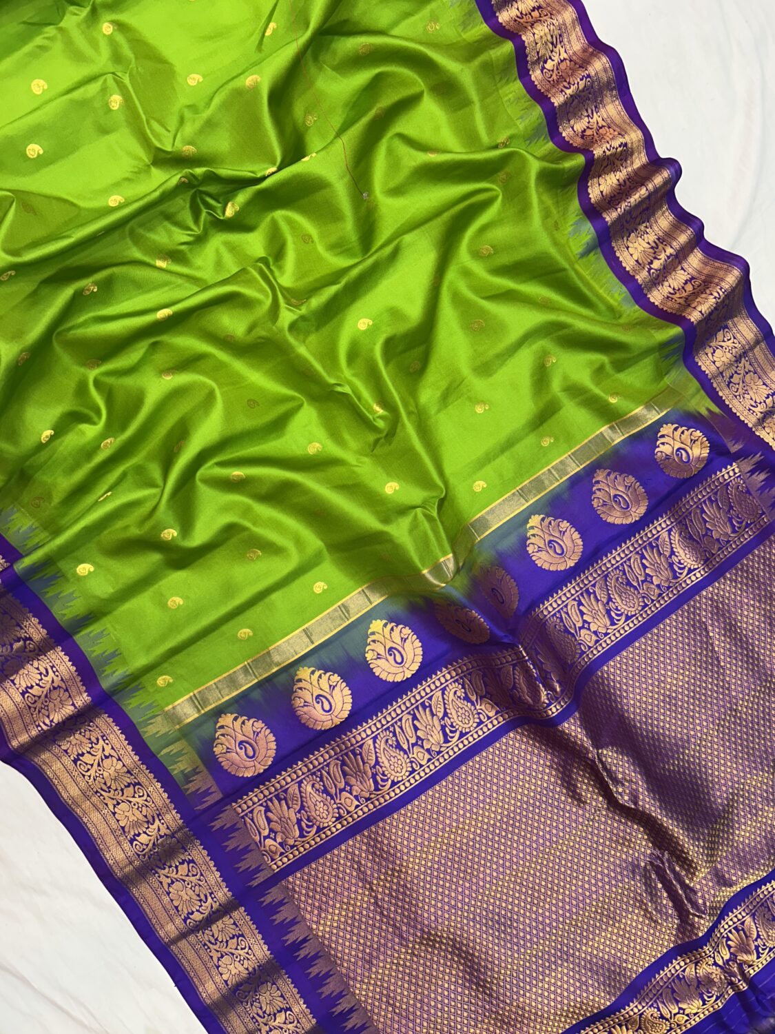 Parrot Green Violet Pallu Pure Silk Gadwal Saree
