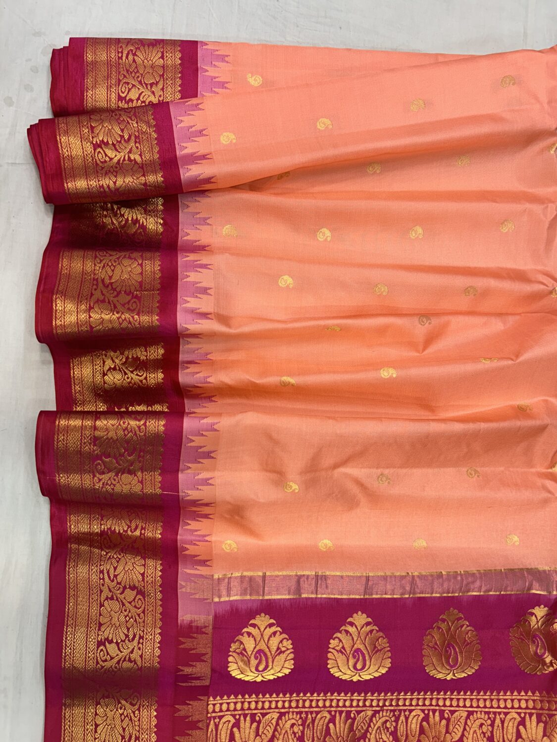 Peach Magenta Pallu Pure Silk Gadwal Saree