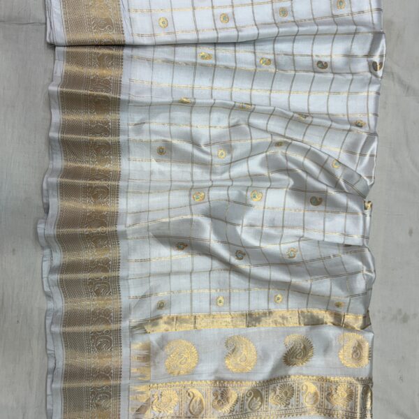 White Self Pallu Checks Pure Silk Gadwal Saree