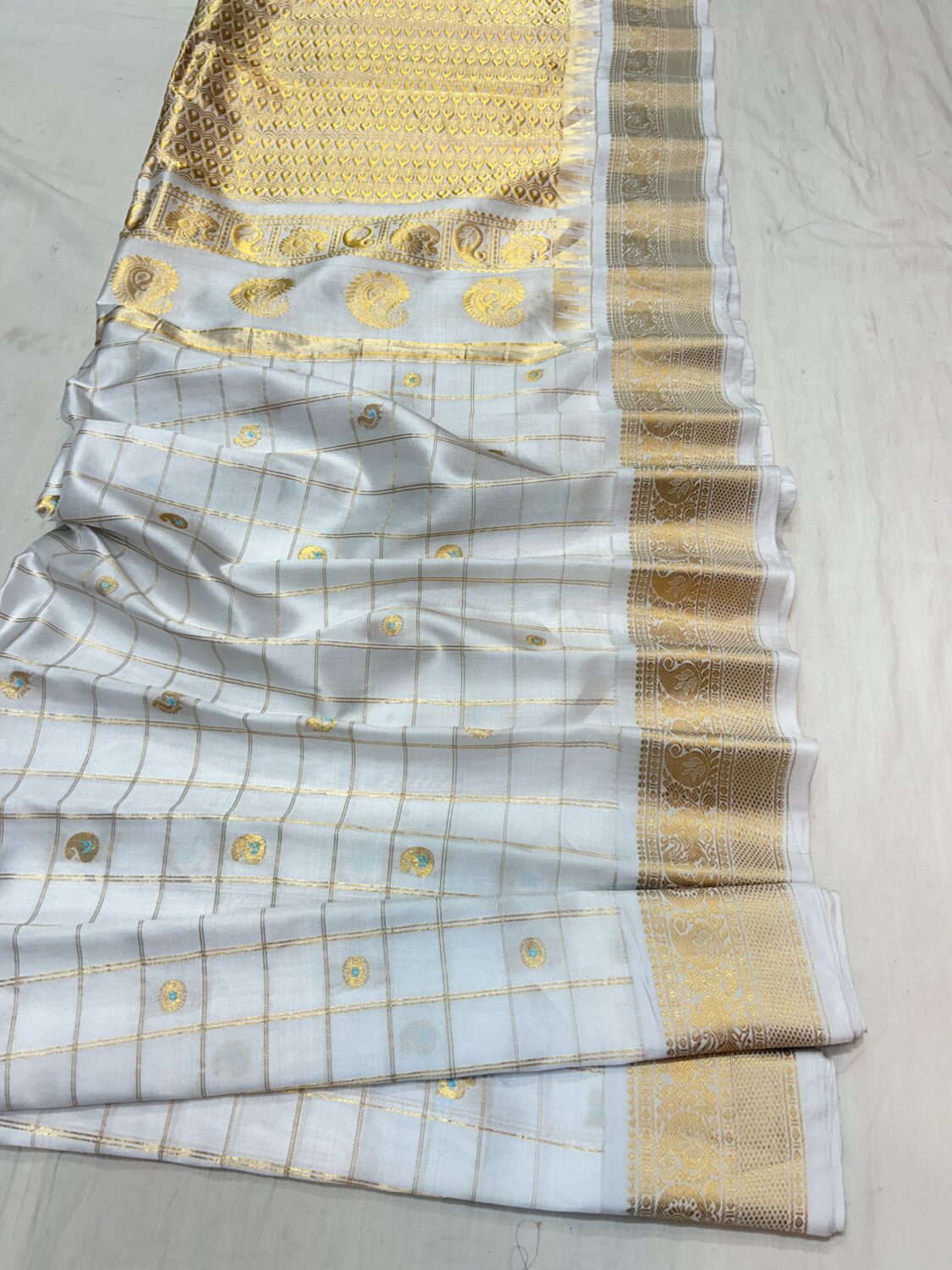 White Self Pallu Checks Pure Silk Gadwal Saree
